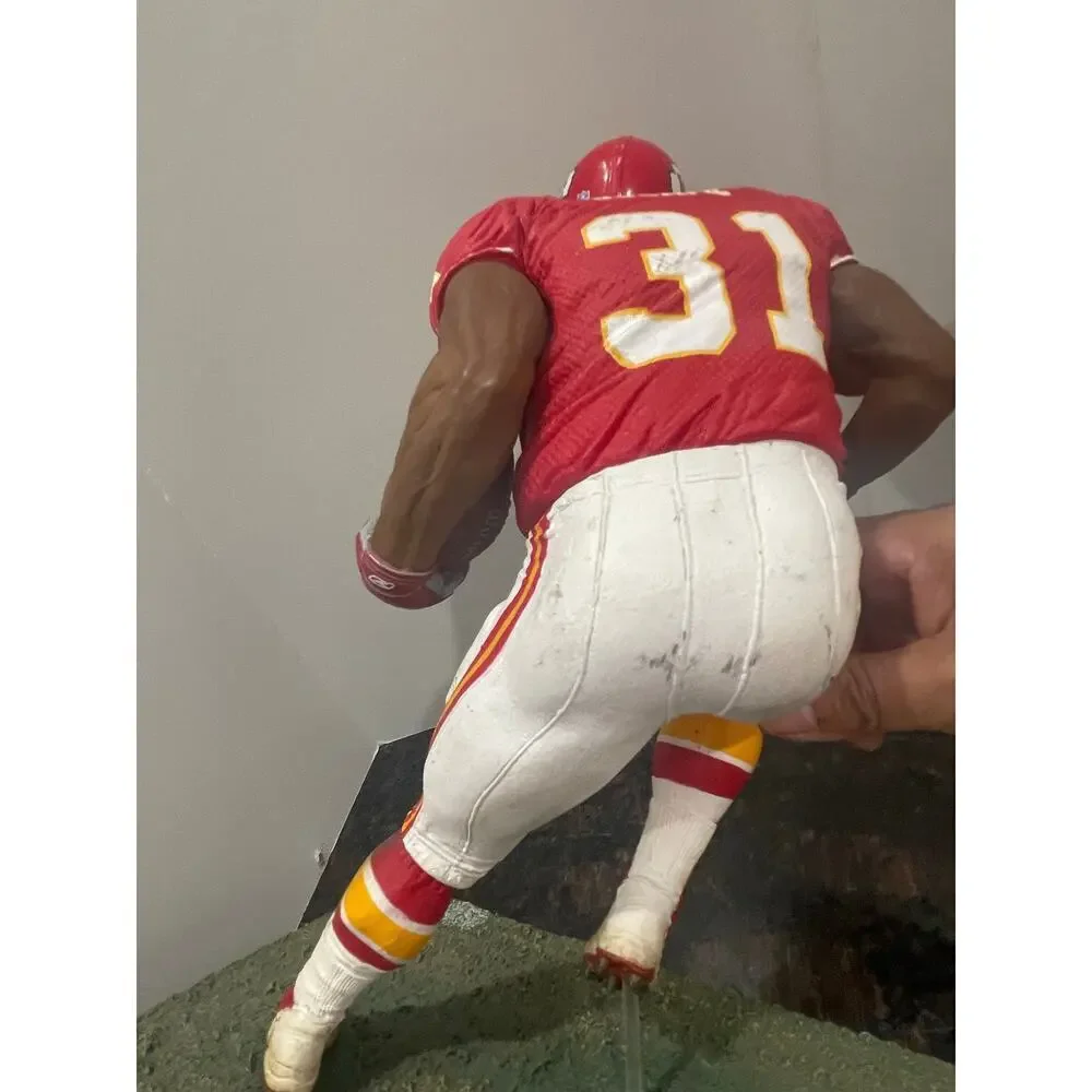 NFL KANSAS CITY CHIEFS #31 PRIEST HOLMES 11’FIGURE RED JERSEY 2004 COLLECTIBLE - Picture 14 of 16